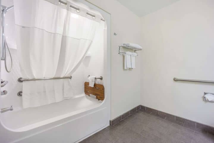 Room 35 of 67